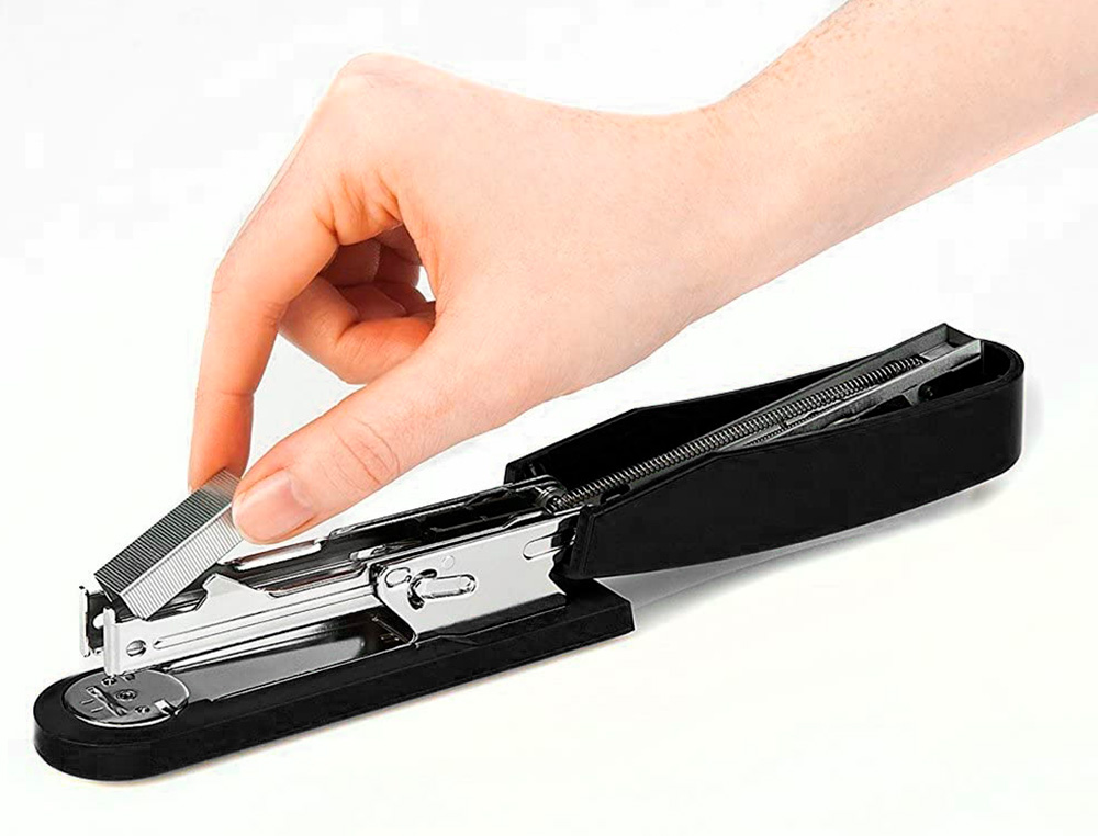 NOVUS DAHLE - Grapadora novus b2 plastico abs reciclado capacidad 25 hojas usa grapas 24/6 y 26/6 color negro (Ref. 020-1931)