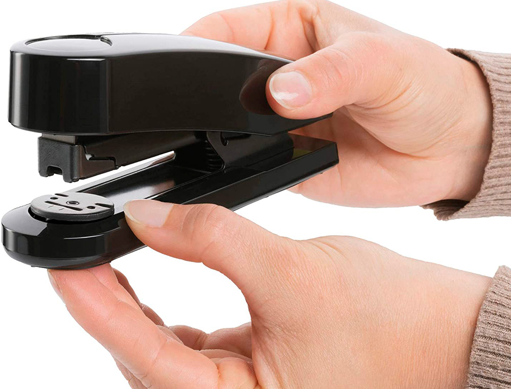 NOVUS DAHLE - Grapadora novus b4 plastico abs reciclado capacidad 40 hojas usa grapas 24/6-8 y 26/6-8 color negro (Ref. 020-1932)