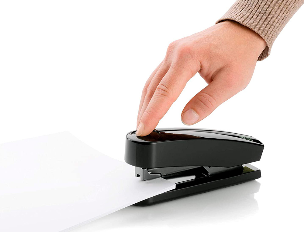 NOVUS DAHLE - Grapadora novus b4 plastico abs reciclado capacidad 40 hojas usa grapas 24/6-8 y 26/6-8 color negro (Ref. 020-1932)